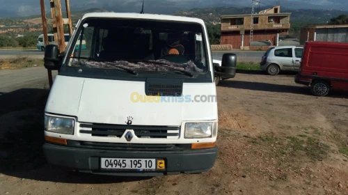 RENAULT 9 PLACES TRAFIC MOTEUR R 25. 