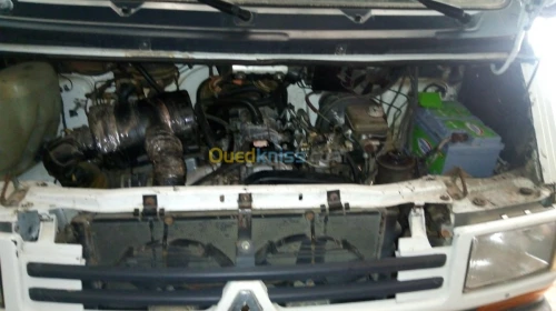 RENAULT 9 PLACES TRAFIC MOTEUR R 25. 