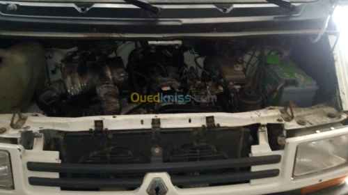 RENAULT 9 PLACES TRAFIC MOTEUR R 25. 
