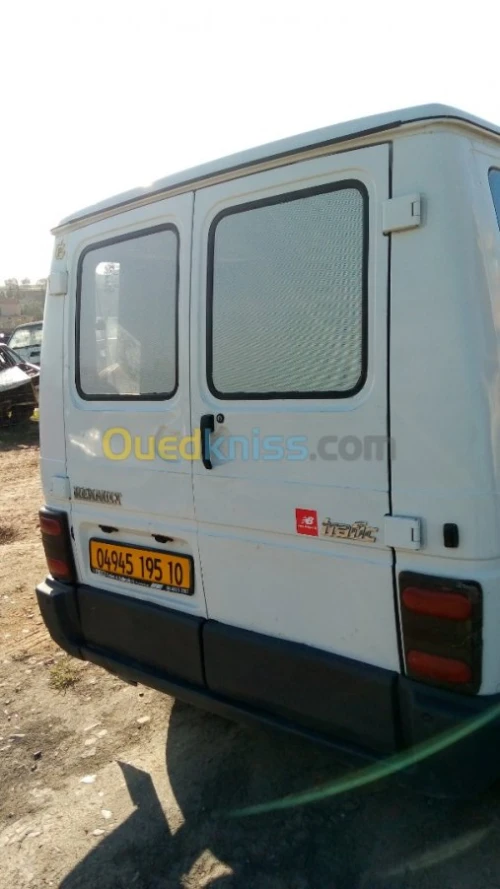 RENAULT 9 PLACES TRAFIC MOTEUR R 25. 