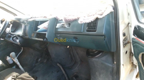 RENAULT 9 PLACES TRAFIC MOTEUR R 25. 