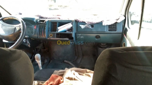 RENAULT 9 PLACES TRAFIC MOTEUR R 25. 