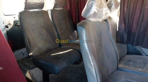RENAULT 9 PLACES TRAFIC MOTEUR R 25. 