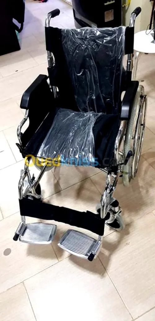 FAUTEUIL ROULANT CHROME ACCOUDOIRS INCLINES