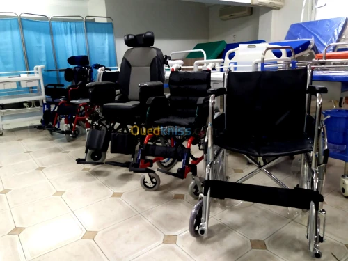 FAUTEUIL ROULANT CHROME ACCOUDOIRS INCLINES