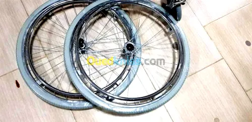 FAUTEUIL ROULANT CHROME ACCOUDOIRS INCLINES