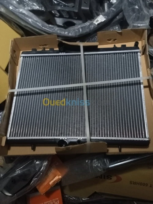 Rétroviseur aille capote porte essieu berceau radiateur phare feu rouge malla