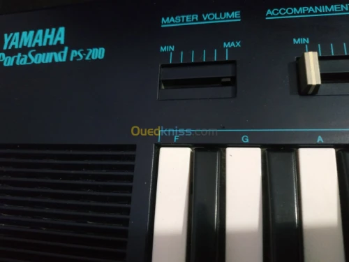 CLAVIER YAMAHA PS-200