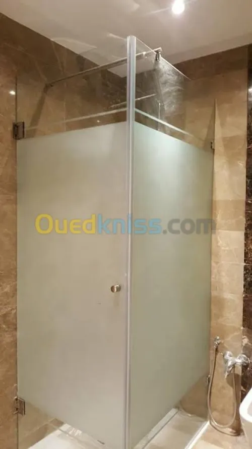Cabine de douche, Façade en verre trp