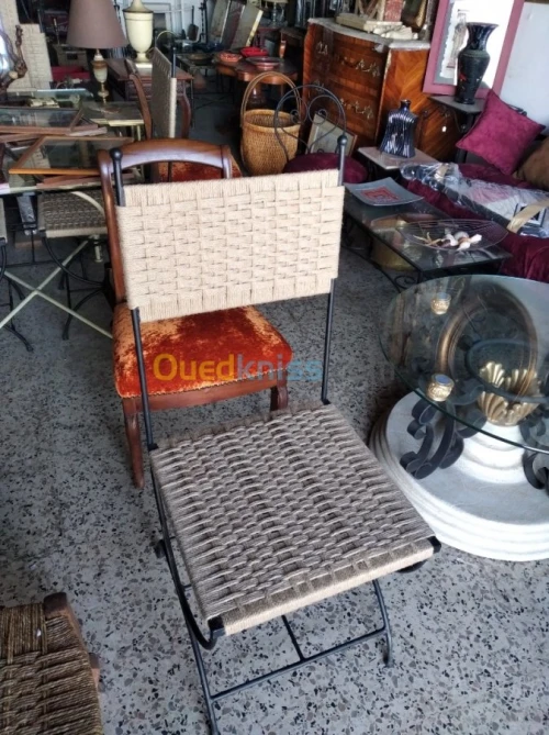 Tapisserie de salon et chaise 