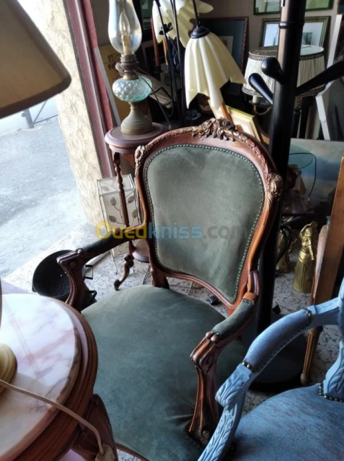 Tapisserie de salon et chaise 