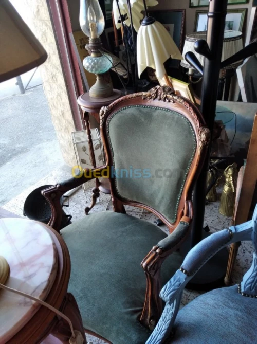 Tapisserie de salon et chaise 
