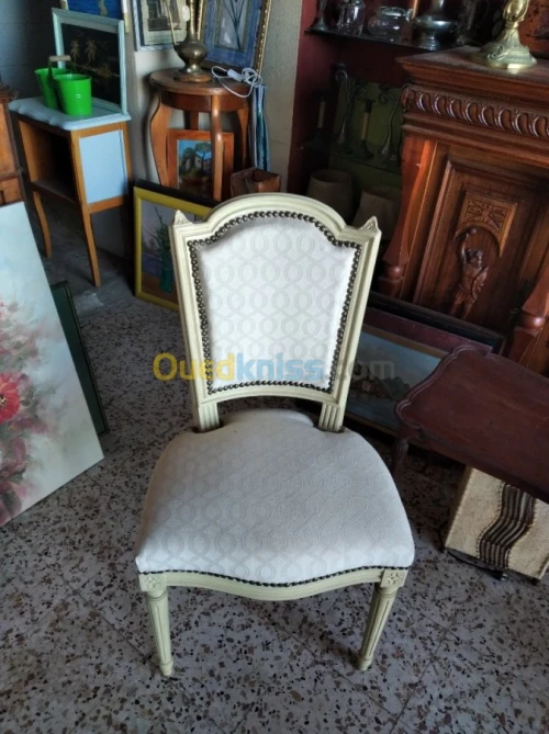 Tapisserie de salon et chaise 