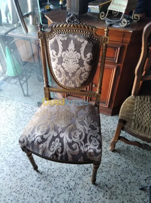 Tapisserie de salon et chaise 