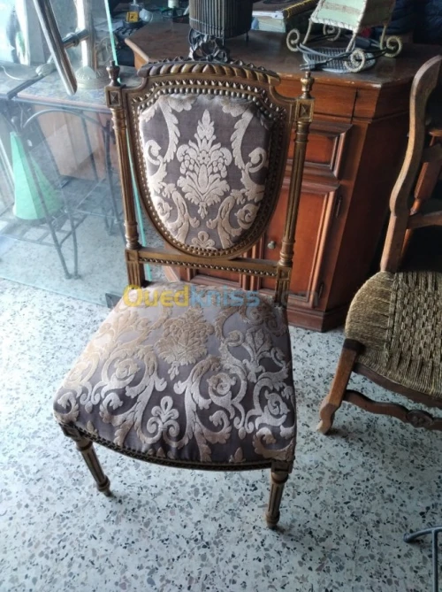 Tapisserie de salon et chaise 