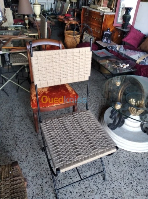 Tapisserie de salon et chaise 
