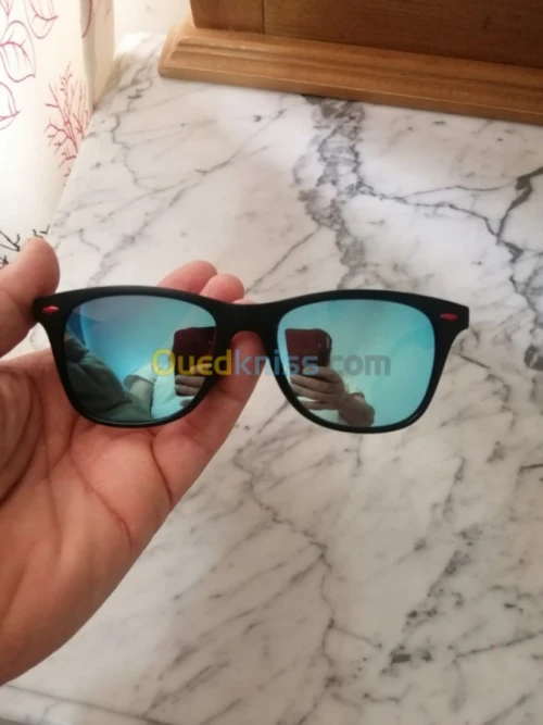 Jolie lunette noir effet miroirs 
