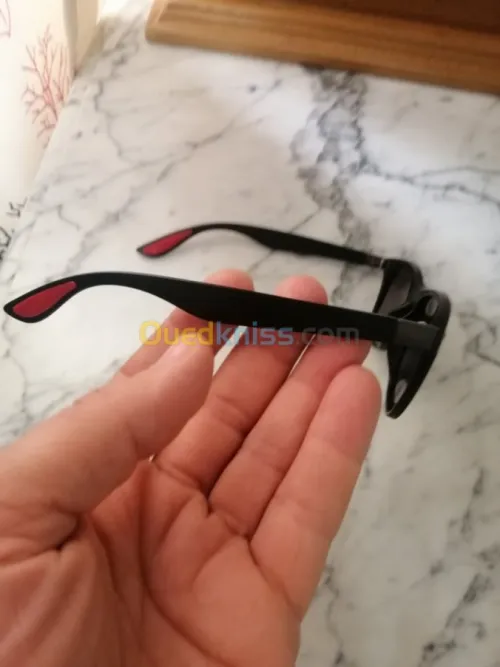 Jolie lunette noir effet miroirs 