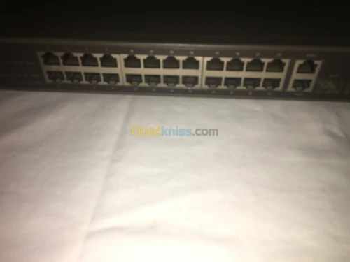 Switch 24 ports 10/100Mbps + 2 ports Gigabit