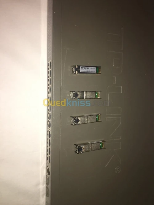 Switch 24 ports 10/100Mbps + 2 ports Gigabit