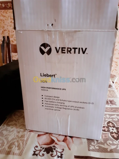 Onduleurs Vertiv 1000VA (600)