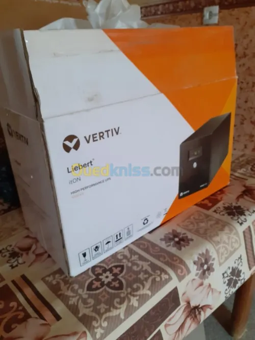 Onduleurs Vertiv 1000VA (600)