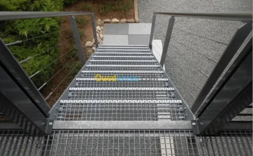CONSTRUCTION METALLIQUE ET ASCENSEUR