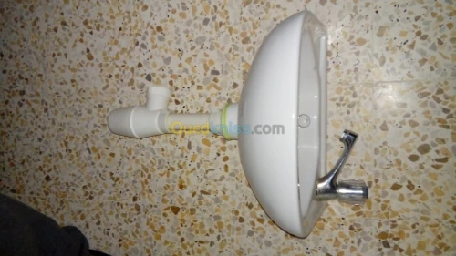 lave main avec robinet de marque BCR 