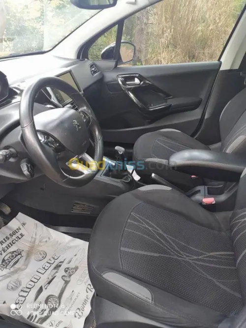 Peugeot 208 2013 