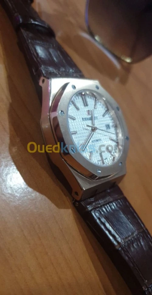 MONTRE DE LUX 