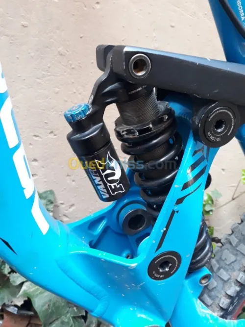 Velo dh commencal supreme