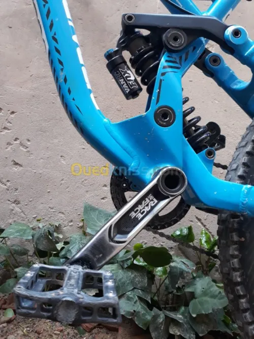 Velo dh commencal supreme
