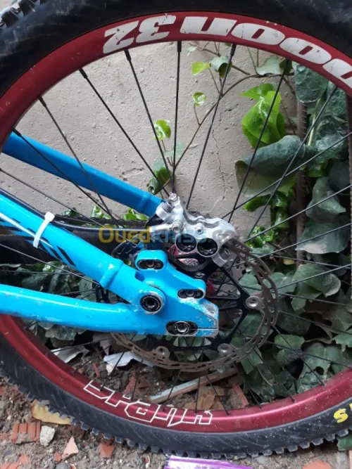Velo dh commencal supreme