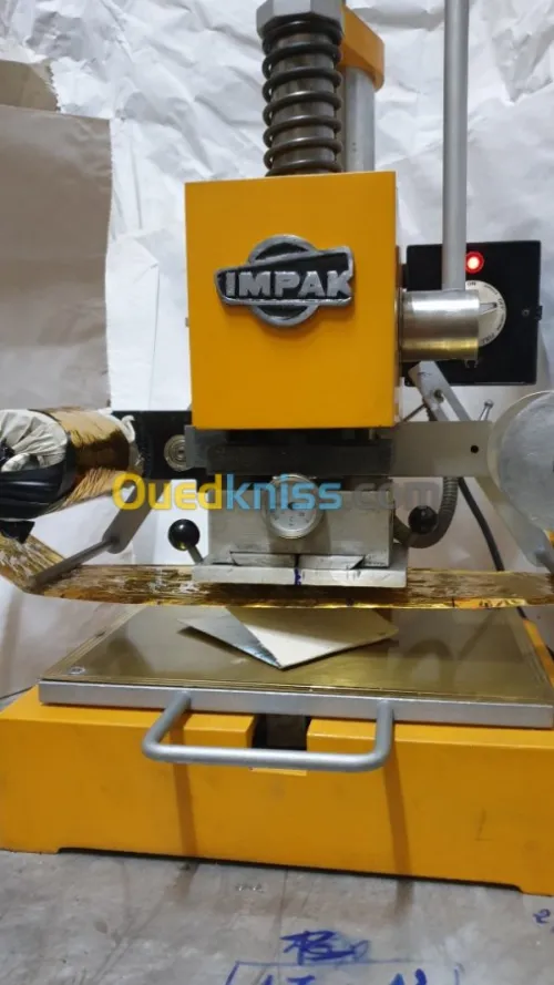 Machine  dorure a chaud et gaufrage 