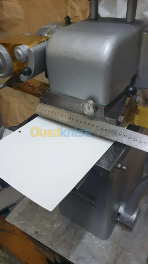 Machine  dorure a chaud et gaufrage 