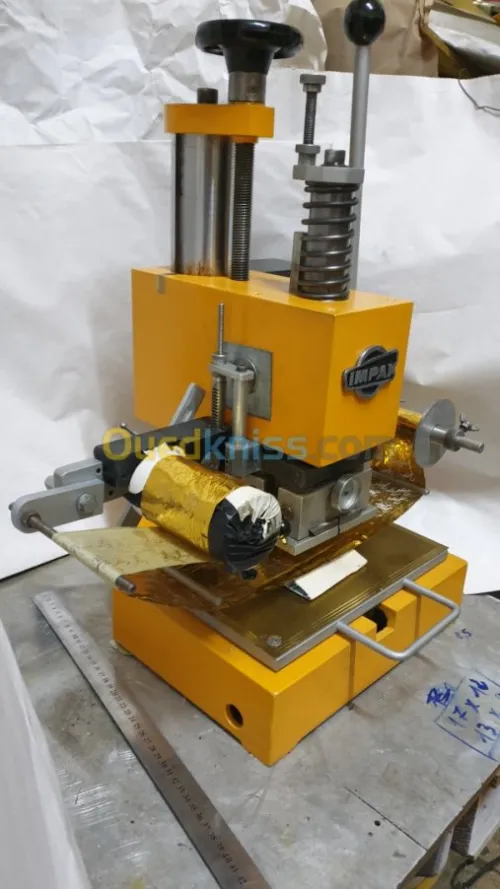 Machine  dorure a chaud et gaufrage 