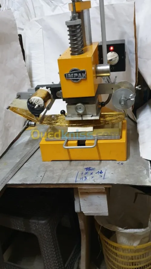 Machine  dorure a chaud et gaufrage 