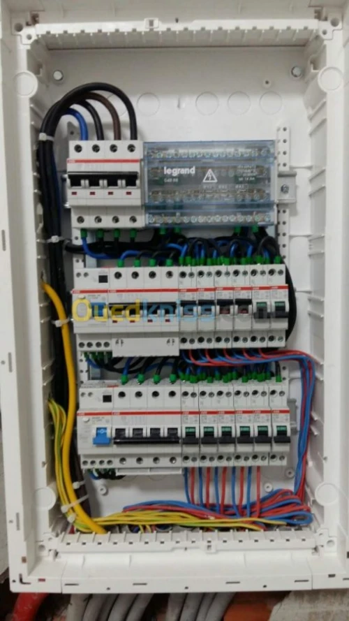 Electricien, plombier, constructeur 