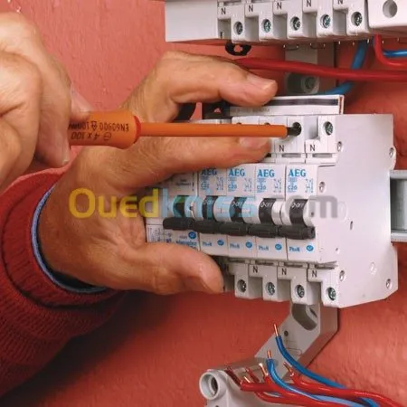 Electricien, plombier, constructeur 