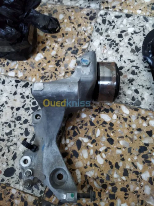 قطع غيار سيارة نيسان ميكرا k13