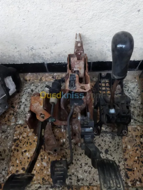 قطع غيار سيارة نيسان ميكرا k13