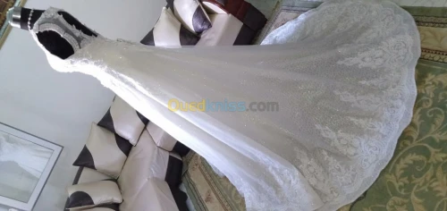 فساتين بيضاء