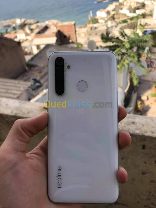Realme Q