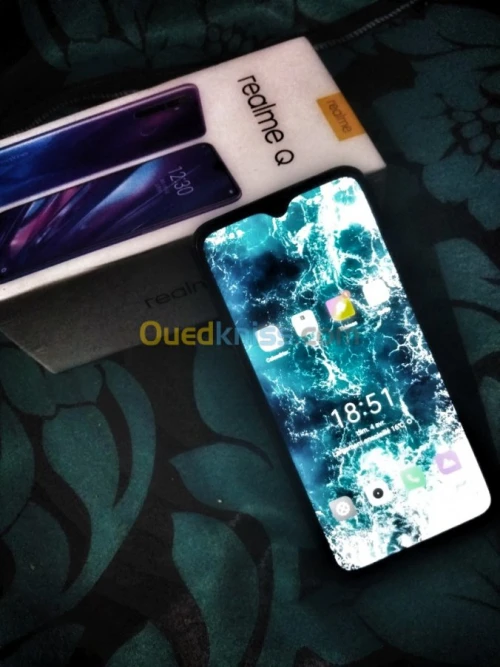 Realme Q
