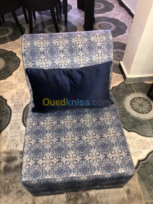 Un salon bleu roi 9 places 