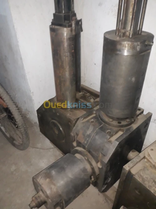 Machine injection plastique 