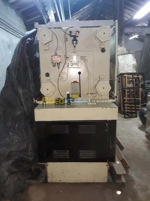 Machine injection plastique 