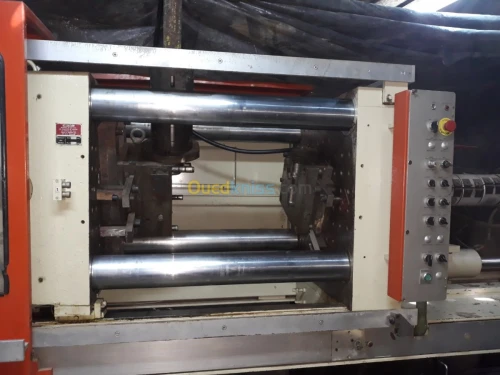 Machine injection plastique 