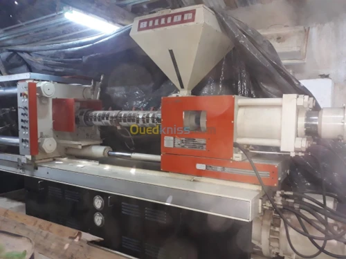 Machine injection plastique 