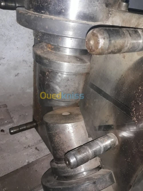 Machine injection plastique 